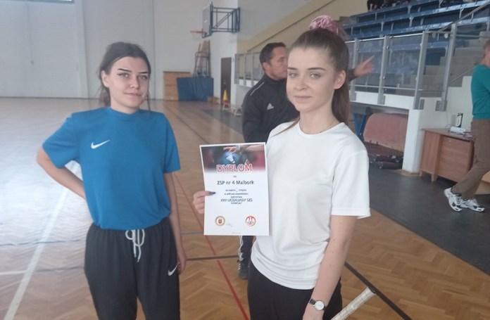 Uczennice ZSP nr 4 reprezentowały powiat w finale wojewódzkiej licealiady w badmintonie