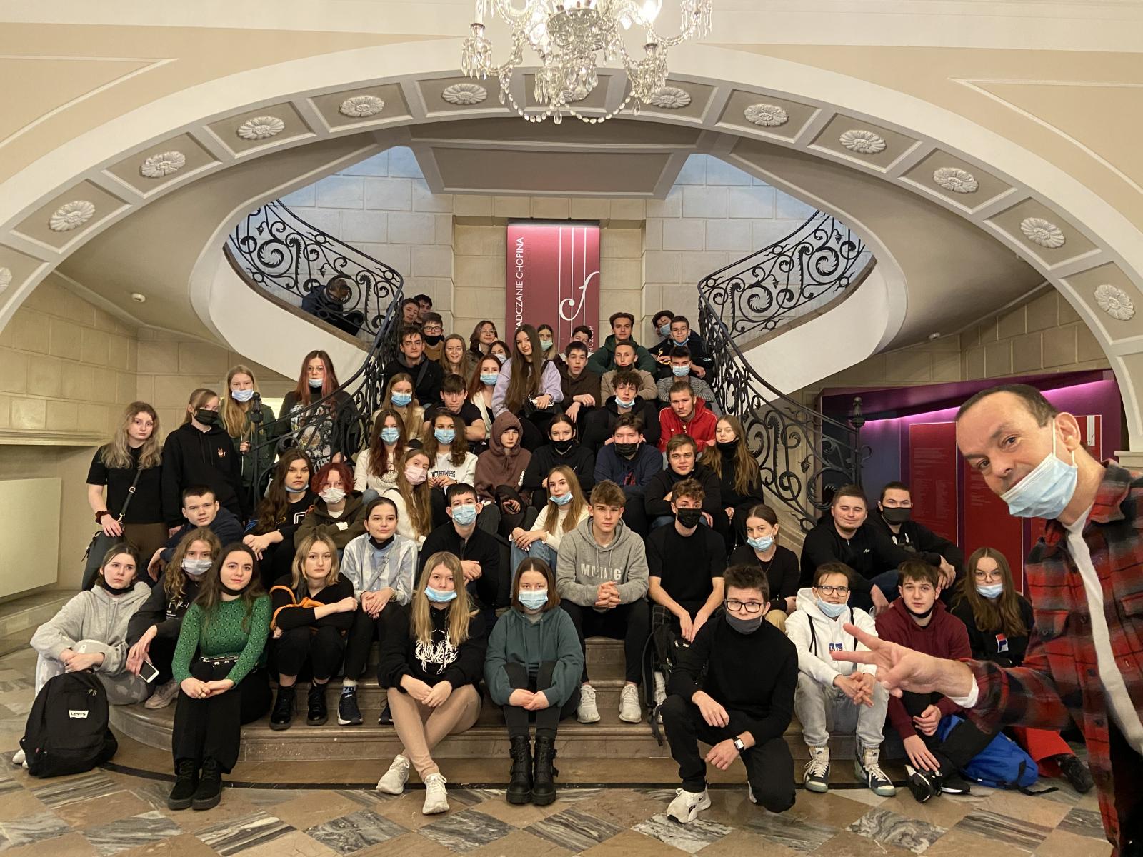 Klasy I D  i III D z II Liceum Ogólnokształcącego w Malborku wraz z wychowawcami udały się na trzydniową wycieczkę do Warszawy